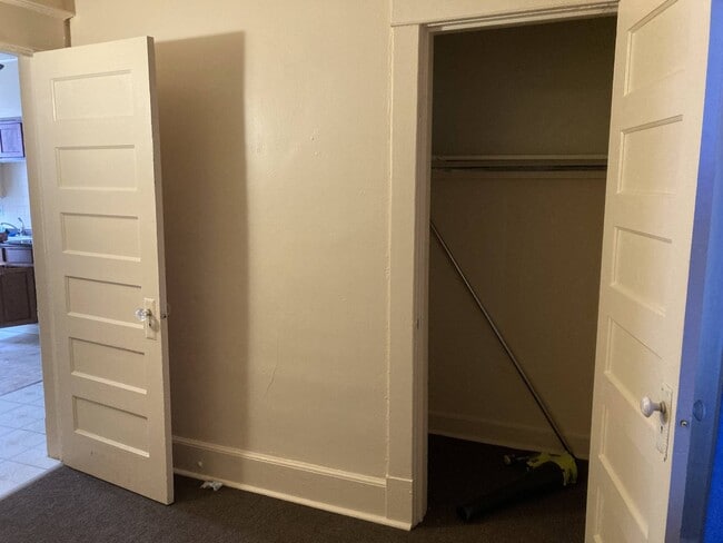 Building Photo - 418 Division St