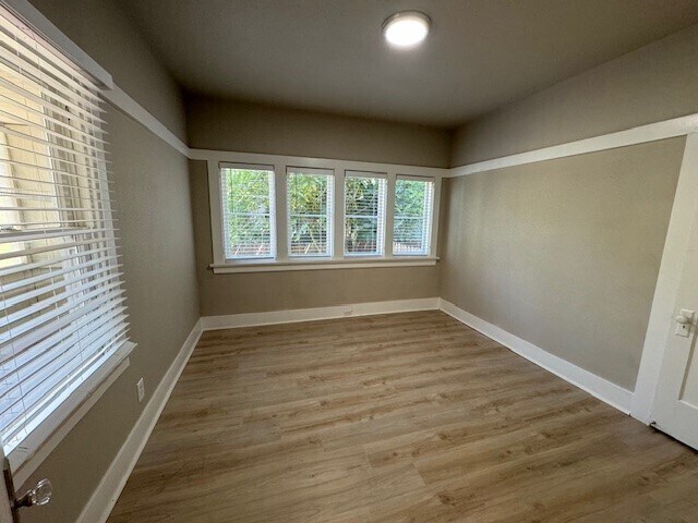 Building Photo - 2bd/1ba updated Midtown home