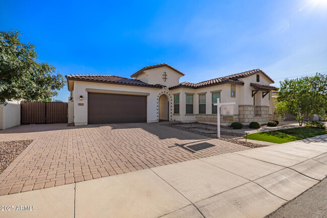 Building Photo - 2065 E Gemini Pl