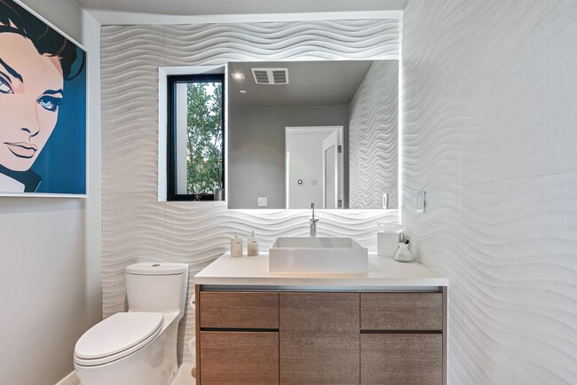 Building Photo - Prestigious Hollywood Hills Home for Rent