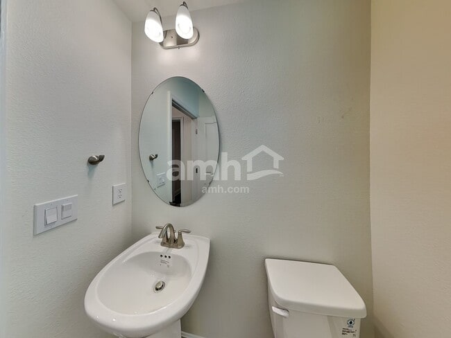 Building Photo - 1045 Heavenly Dr