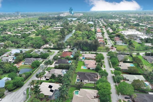 Building Photo - 6301 SW 58th Ct