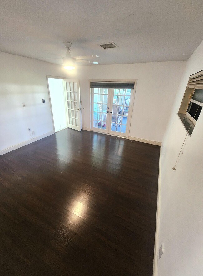 Building Photo - 19323 Carolina Cir