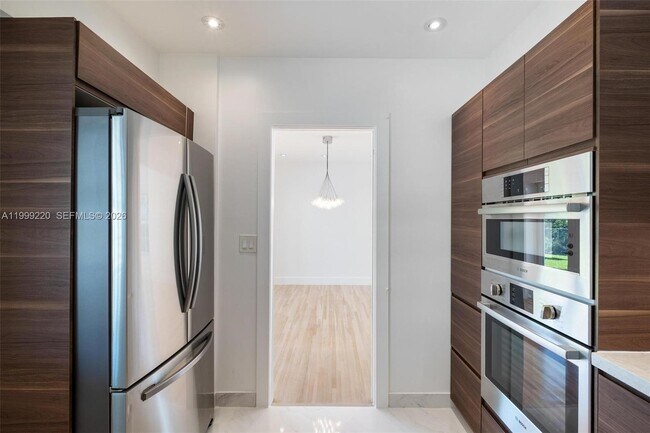 Building Photo - 11401 SW 72nd Pl