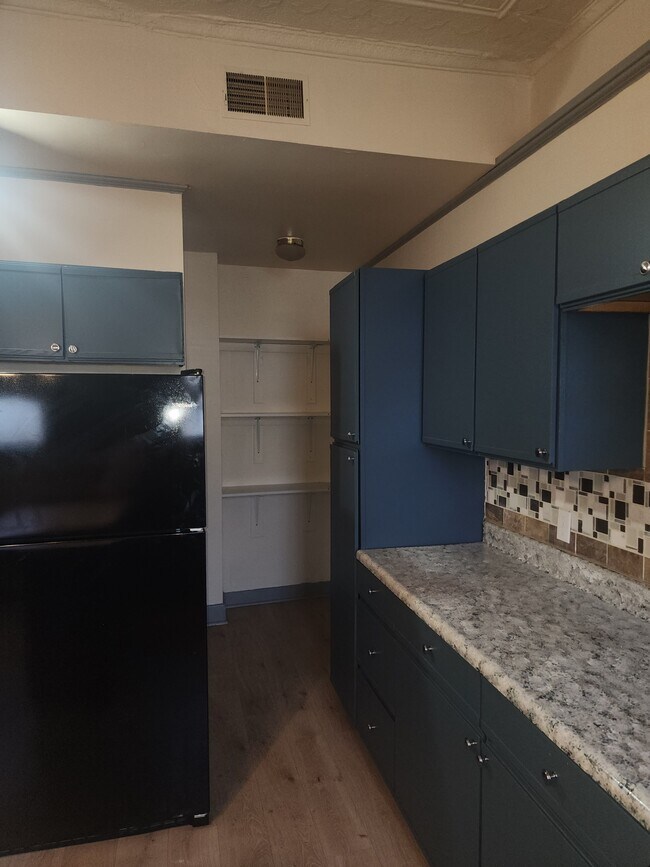 Building Photo - 3044 6th Ave