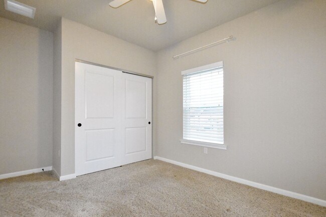 Building Photo - 1062 NW 134th Dr