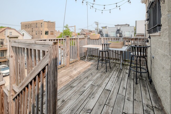 Building Photo - 1342 N Cleaver St