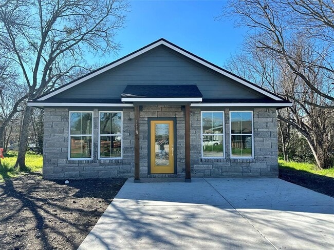 Primary Photo - 1115 Neches St