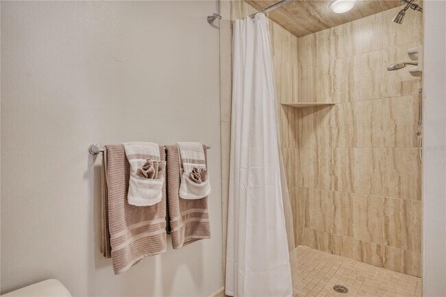 Building Photo - 690 Island Way