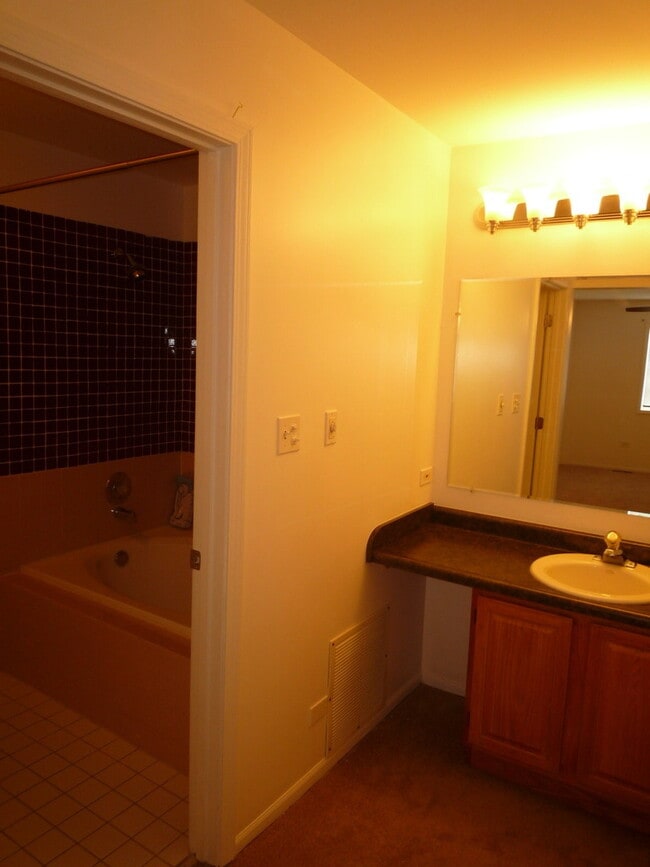 Building Photo - 3527 Frontenac Ct