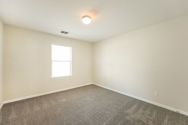 Building Photo - HUGE 4 BEDROOM 3.5 BATHROOM HOUSE- ONLY 7.5 MILES FROM RANDOLPH AIRFORCE BASE