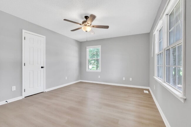 Building Photo - Discover Comfort and Convenience! Prime Bo...