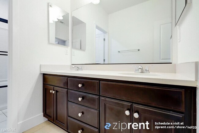 Building Photo - 4 br, 3 bath House - 1125 Berkshire Dr, La...