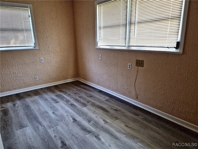 Building Photo - 6315 N Shorewood Dr