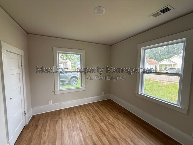 Building Photo - 163 Bend Farm Rd