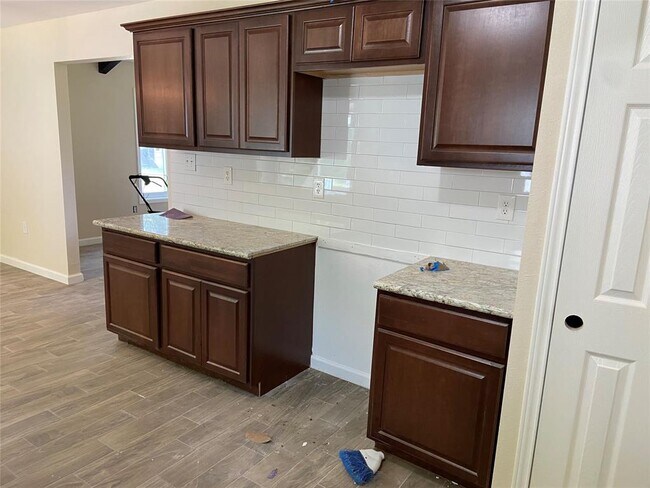 Building Photo - 3329 Longhorn Dr