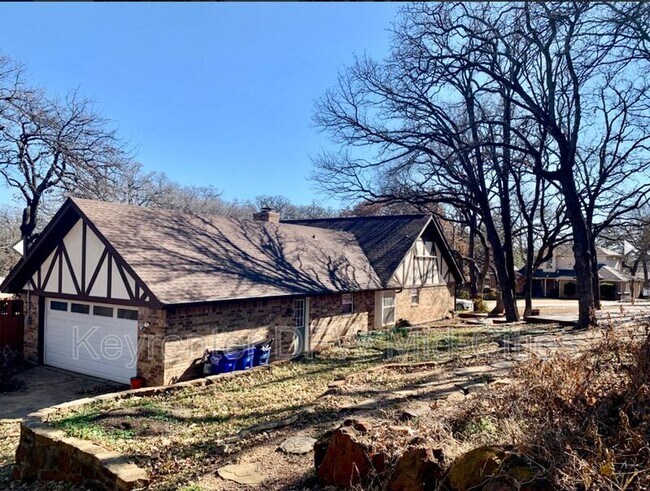 Building Photo - 1608 Durham Dr