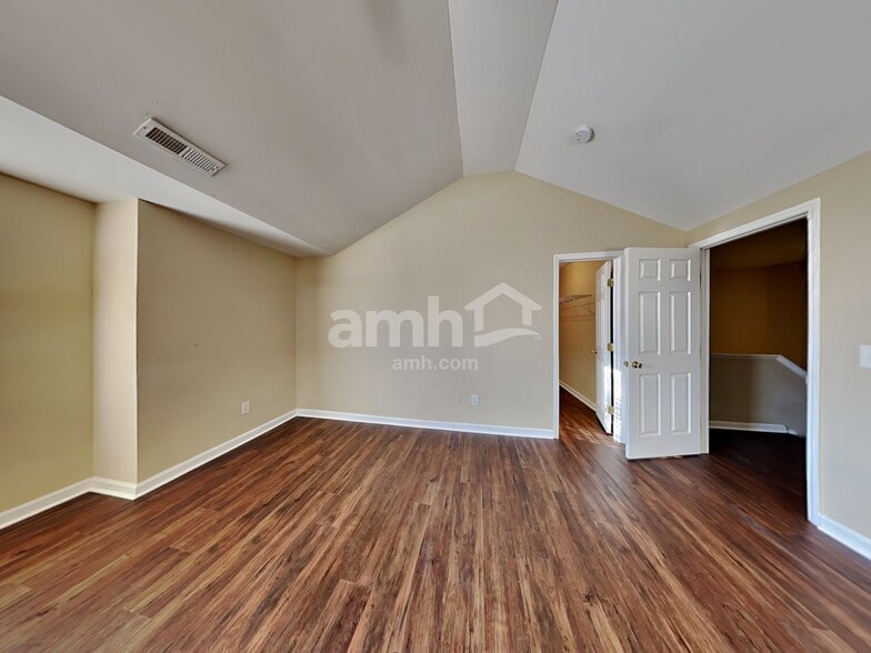 Building Photo - 1528 Pebble Ridge Dr