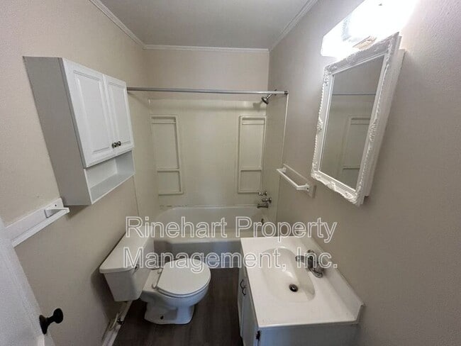 Building Photo - 857 Bradley St