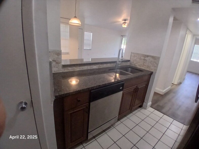 Building Photo - 2850 N Oakland Forest Dr