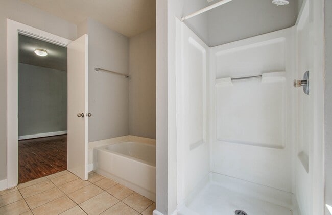 Building Photo - 15850 E Park Ct
