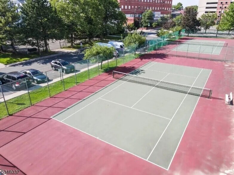 Community Tennis court - 63 Marrow St