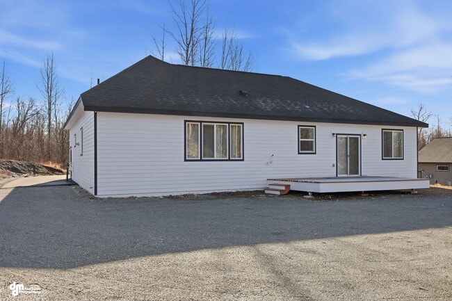 Building Photo - 4 Bedroom | 2.5 Bathroom | 2 Car Garage - Convenient Location!