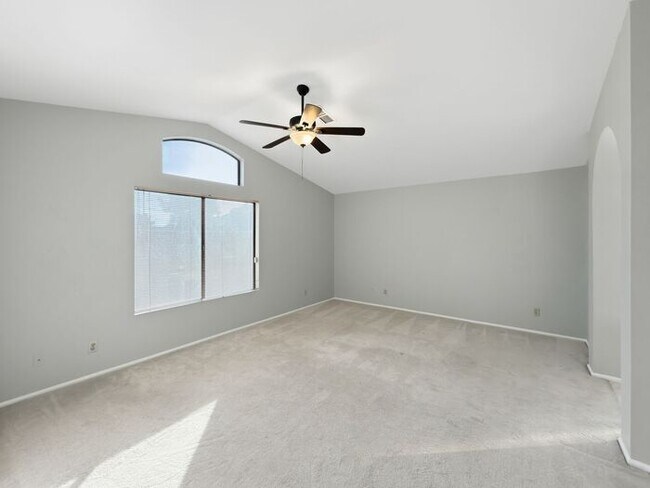 Building Photo - Location! Location! Beautiful 4 Bedroom/ 3 Bath Home! Ray/Kyrene