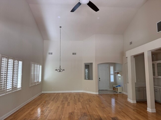 Building Photo - Recently Updated 4 Bedroom Prairie Oaks Ho...