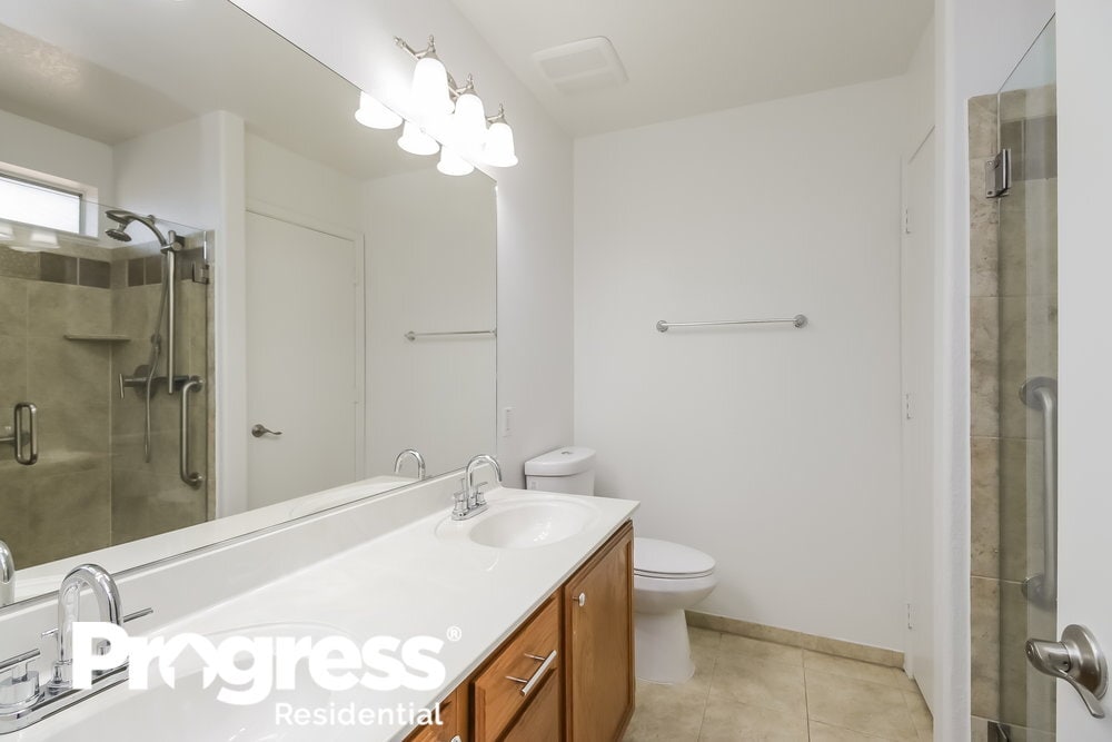 Building Photo - 814 N Sailors Way