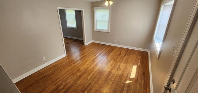Building Photo - 2 BR / 1 BA Apartment