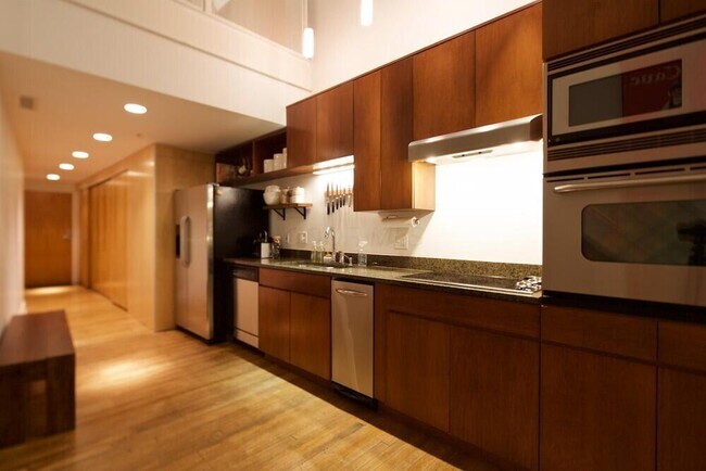 Building Photo - 106 N High St