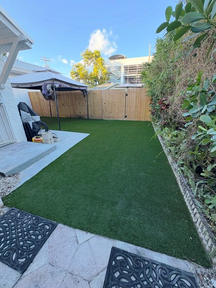 Building Photo - 321 11th St