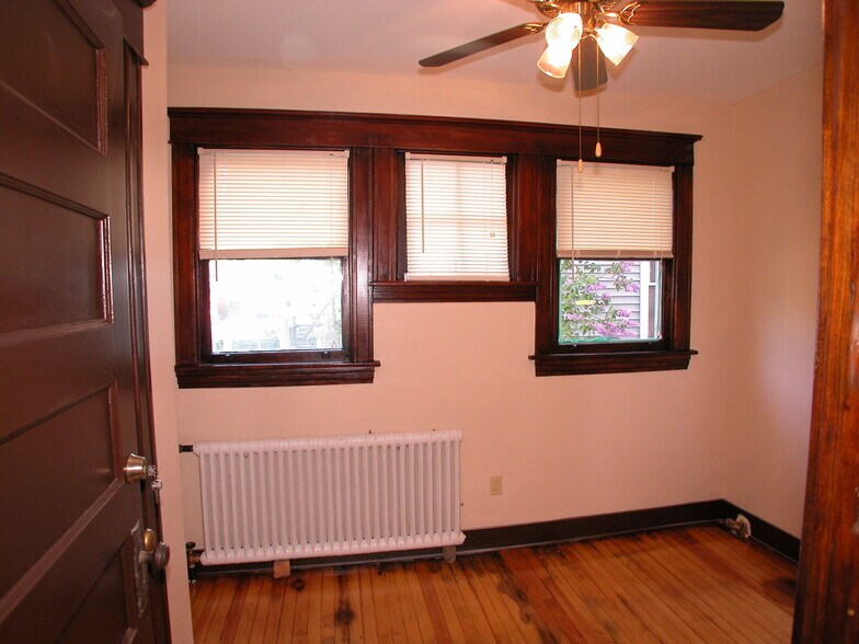 Building Photo - 208 Ontario St