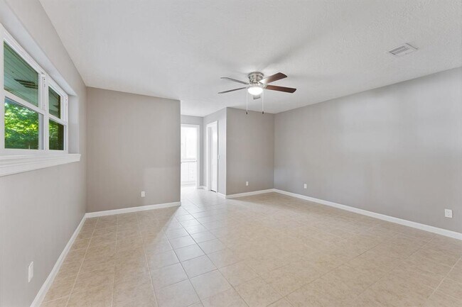 Building Photo - 11 Whittier Dr