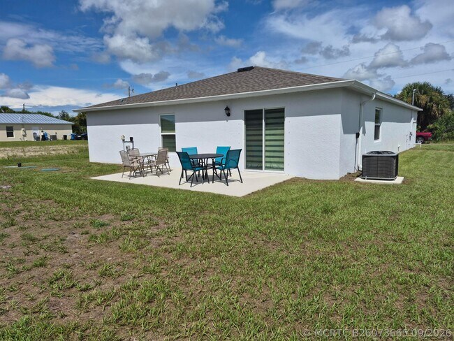 Building Photo - 2328 Bimini Ave