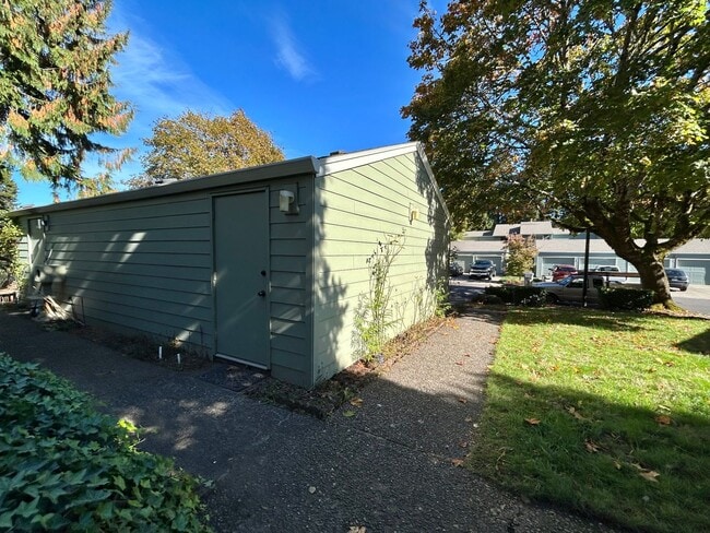 Building Photo - Serene 2 Bed, 2 Bath Updated Hidden Gem!