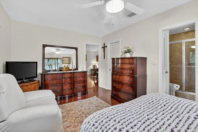 Building Photo - 328 NW 42nd St