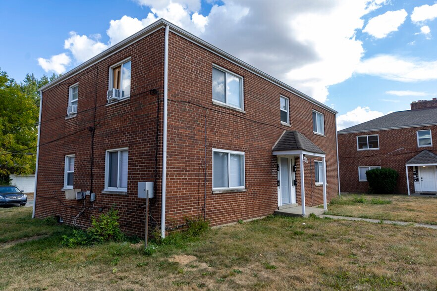 Building Photo - 102 N Hampton Rd