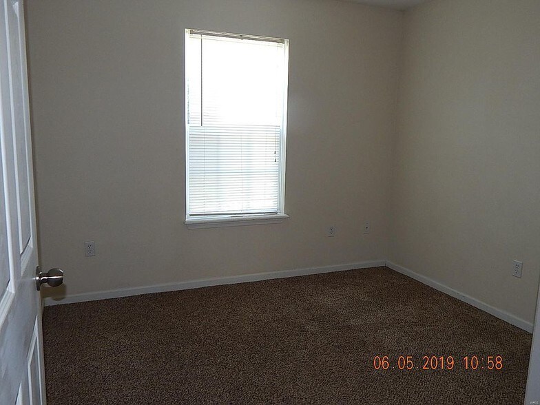 Building Photo - 24493 Tanglewood Rd
