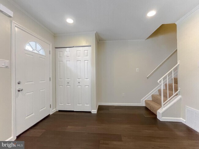 Building Photo - 11859 Oak Manor Dr