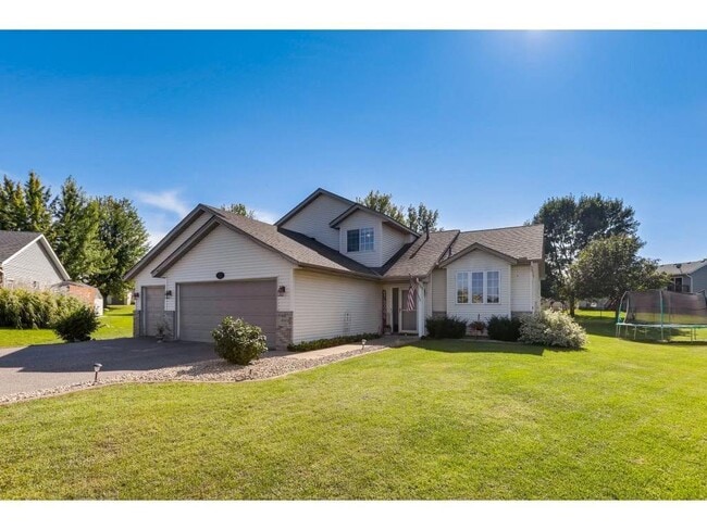 Building Photo - 608 Holly Cir SW