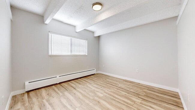 Building Photo - Adorable 1 bedroom condo with mountain views