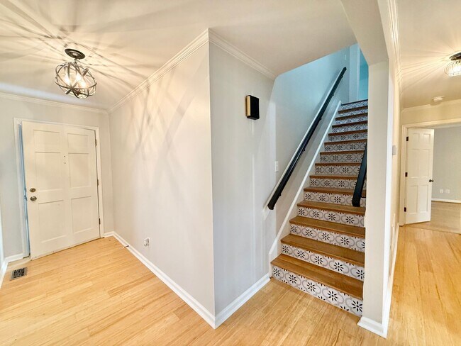 Building Photo - **OFFERING RENT PROMOTION FOR FIRST 6 MONT...