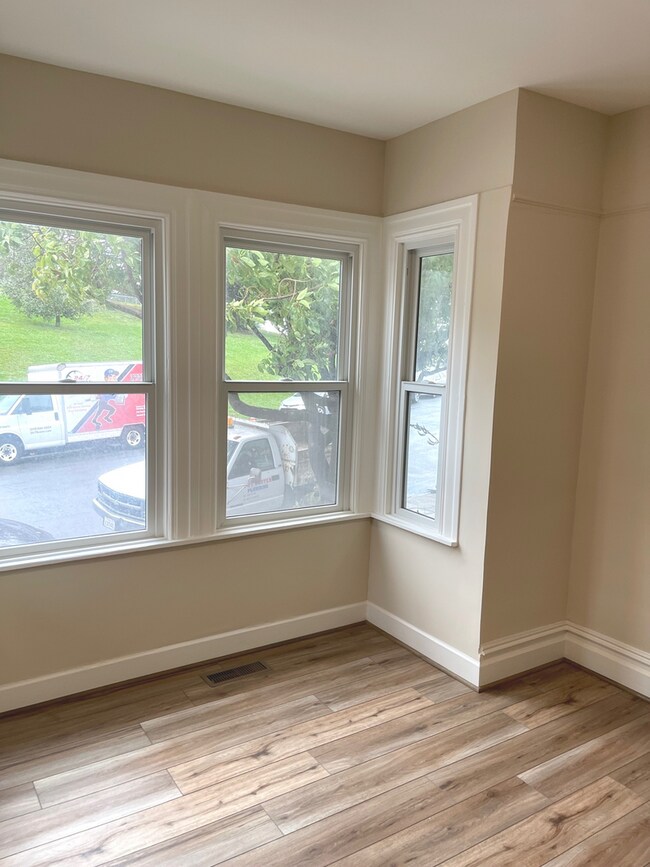 Building Photo - Updated Bernal Heights Holly Park Bungalow