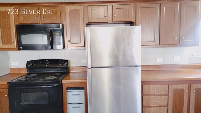 Building Photo - 723 Bever Dr