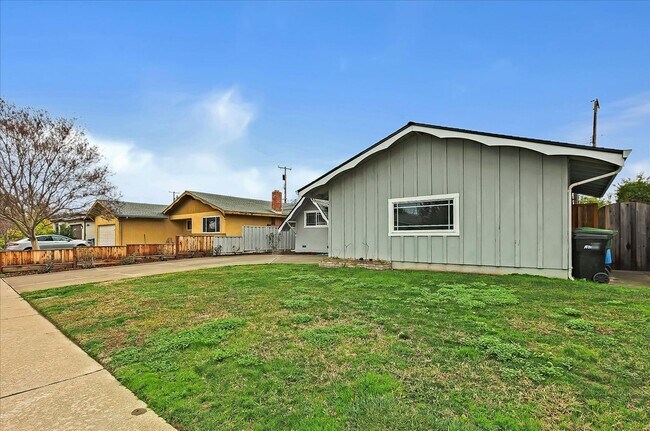 Building Photo - Santa Clara Home near Apple, Kaiser and Ma...