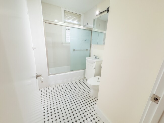 Building Photo - 54 Wendell St