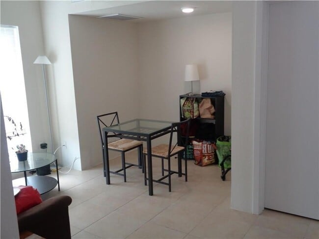 Building Photo - 210 E 32nd St