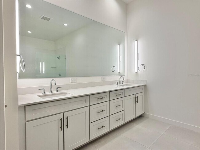 Building Photo - 920 N Osceola Ave